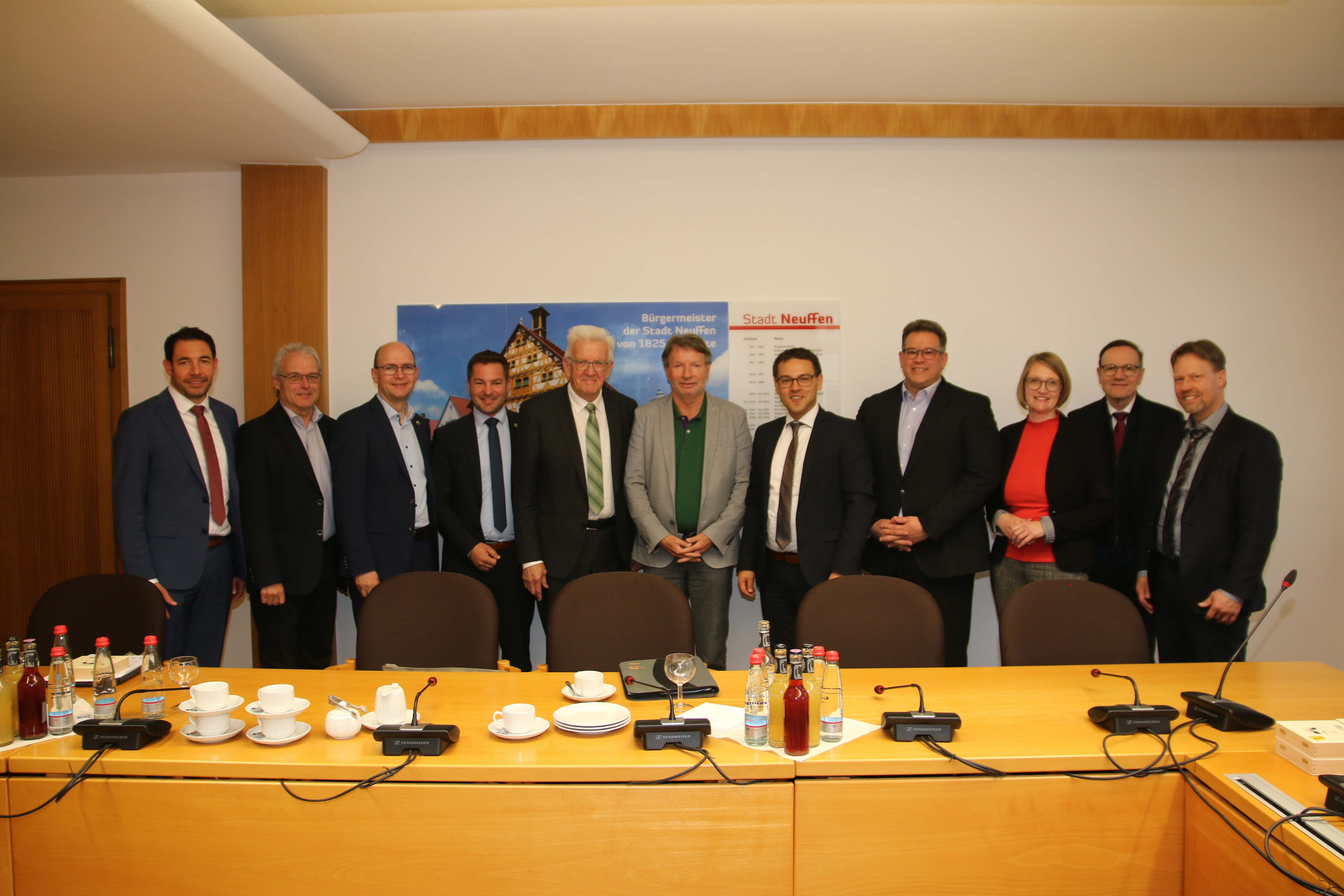  Gruppenbild mit MP Kretschmann und den Bürgermeistern 